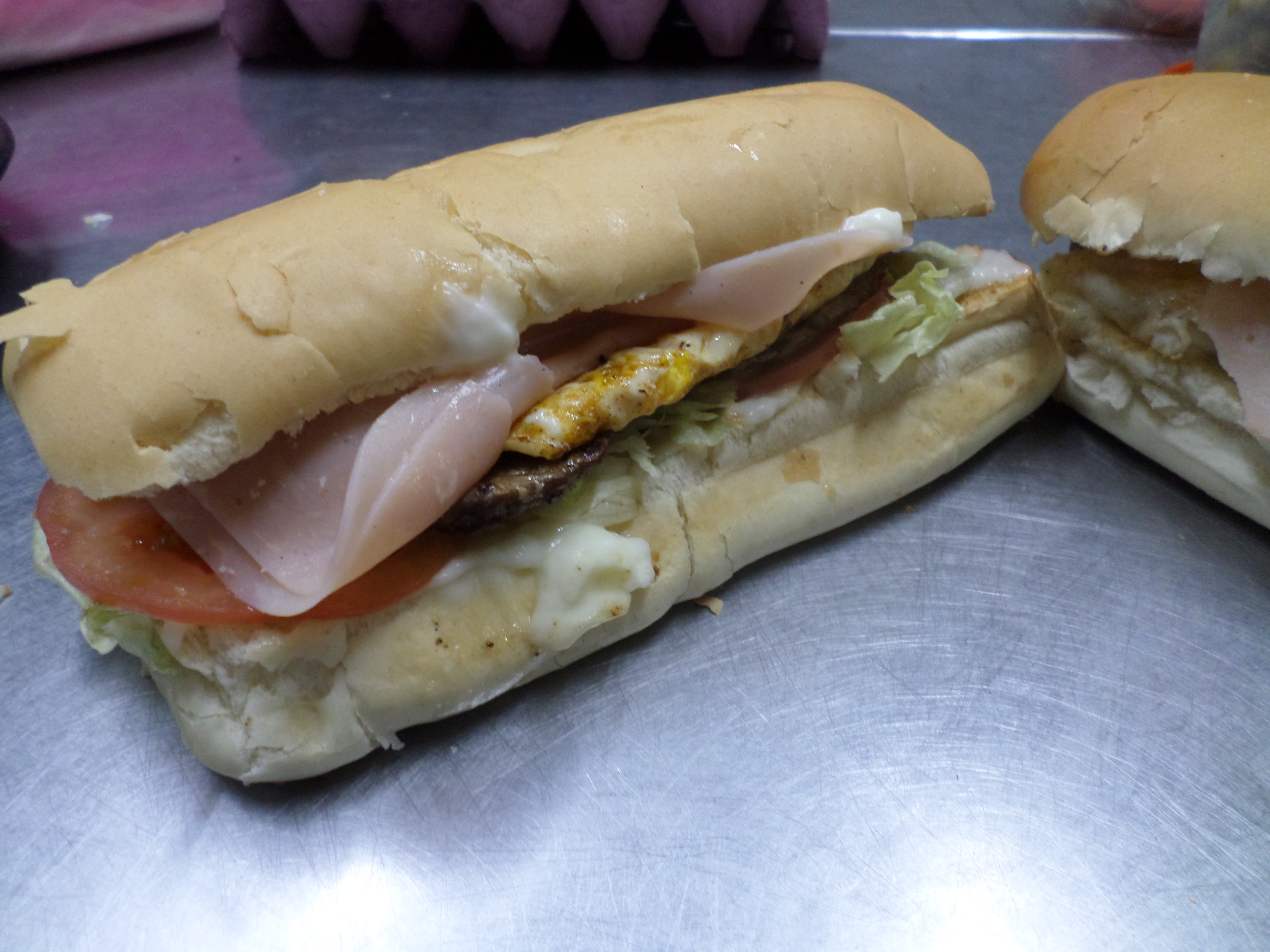 Hamburlomo con papas fritas